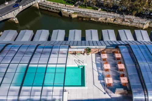 สระว่ายน้ำ, Axel Hotel Bilbao - Adults Only in อิบอยอนโด สระว่ายน้ำ, Axel Hotel Bilbao - Adults Only in อิบอยอนโด