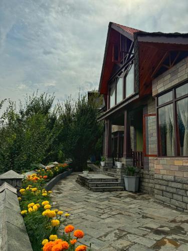 مدخل, Aangan - 3 BHK Himalayan Luxury Villa by Mid Orchard in Larankelo مدخل, Aangan - 3 BHK Himalayan Luxury Villa by Mid Orchard in Larankelo