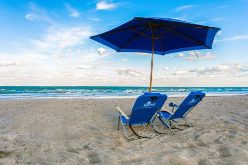 Beachside Hotel and Suites in โคโคบีช (FL) Beachside Hotel and Suites in โคโคบีช (FL)