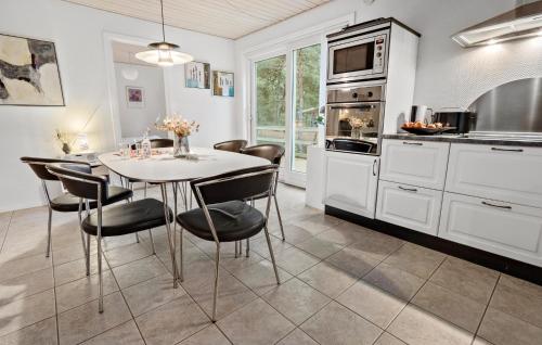 Kitchen, Fyrrebakken in Snogebaek Kitchen, Fyrrebakken in Snogebaek