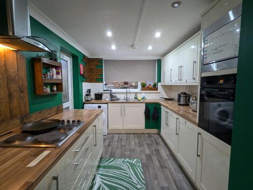 R3 - Cozy Small Double - City & Beach Access, WIFI, Free Parking - Self Catering in ทาวน์ฮิล R3 - Cozy Small Double - City & Beach Access, WIFI, Free Parking - Self Catering in ทาวน์ฮิล
