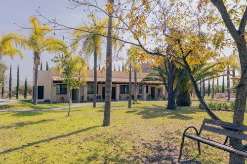 Pohled zvenku, Víd de Luna San Miguel de Allende (Vid de Luna San Miguel de Allende) in Atotonilco Pohled zvenku, Víd de Luna San Miguel de Allende (Vid de Luna San Miguel de Allende) in Atotonilco
