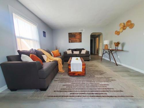 4Bd 2Ba Duplex at Central Louisville in ไฮแลนด์ พาร์ค 4Bd 2Ba Duplex at Central Louisville in ไฮแลนด์ พาร์ค