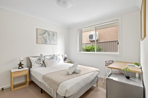 Cozy Double Room in Panania - Close to Stations & Stores - Shared Bathroom in Hurstville Cozy Double Room in Panania - Close to Stations & Stores - Shared Bathroom in Hurstville