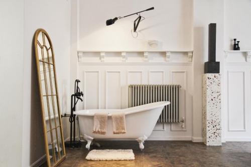 Hot tub, Yixi Designer's Boutique Hotel Xi'an in Li Jia Village Hot tub, Yixi Designer's Boutique Hotel Xi'an in Li Jia Village