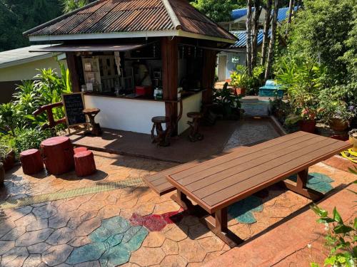 Eten en drinken, Koh Mak Buri Hut Natural Resort in Koh Mak eiland (Trad provincie) Eten en drinken, Koh Mak Buri Hut Natural Resort in Koh Mak eiland (Trad provincie)