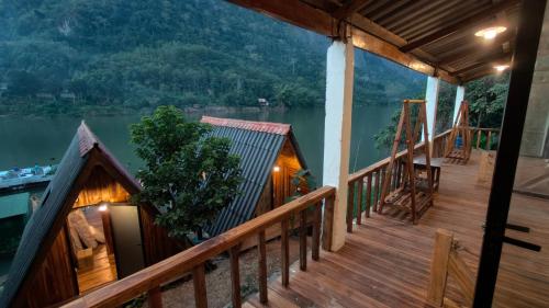 Mediu înconjurător, Pont Inn Nong Khiaw in Nong Khiaw Mediu înconjurător, Pont Inn Nong Khiaw in Nong Khiaw