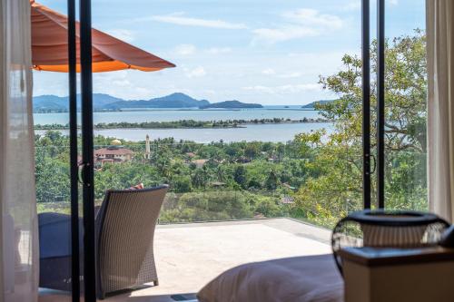 Balcony/terrace, White Monkey Villa Private Pool & Jacuzzi @Seaview near Pasir Tengkorak Beach Balcony/terrace, White Monkey Villa Private Pool & Jacuzzi @Seaview near Pasir Tengkorak Beach