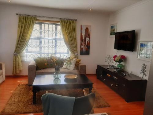 Local & comfortable near Cape Town International Airport Local & comfortable near Cape Town International Airport