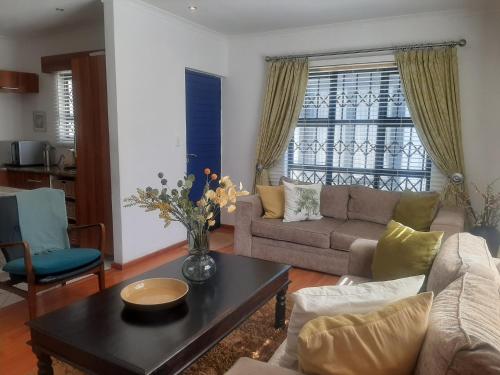 Local & comfortable near Cape Town International Airport Local & comfortable near Cape Town International Airport