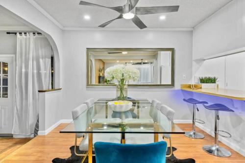 Massive 5BR Resort Style Retreat with Heated Pool in Serra Mesa Massive 5BR Resort Style Retreat with Heated Pool in Serra Mesa