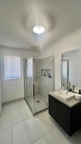 Room in Melbourne Manor Lakes in Manor Lakes Room in Melbourne Manor Lakes in Manor Lakes