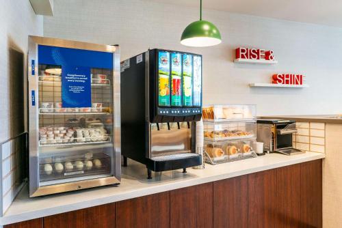Food and beverages, Comfort Suites in Kelowna (BC) Food and beverages, Comfort Suites in Kelowna (BC)
