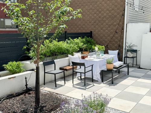 Garden, Designer cozy 1 private bedroom w full bath & yard 20 min to nyc in Harrison (NJ) Garden, Designer cozy 1 private bedroom w full bath & yard 20 min to nyc in Harrison (NJ)