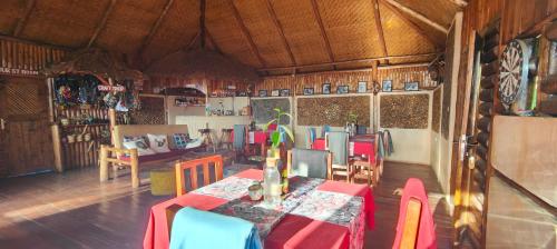 Restoran, Agandi Uganda Eco-lodges in Kanungu Restoran, Agandi Uganda Eco-lodges in Kanungu