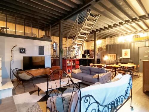 Grand Loft design avec piscine prox futuroscope in Vouille Grand Loft design avec piscine prox futuroscope in Vouille