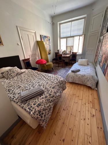 Art gallery room with own entrance at the centre of Helsinki in Ullanlinna Art gallery room with own entrance at the centre of Helsinki in Ullanlinna