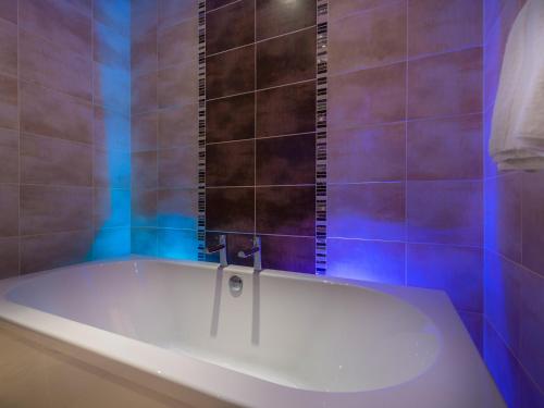 Baño, The White Hart Hotel, Boston, Lincolnshire - The Coaching Inn Group in Boston Baño, The White Hart Hotel, Boston, Lincolnshire - The Coaching Inn Group in Boston