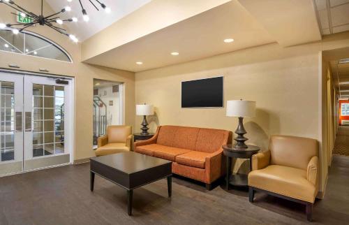 Lobby, Extended Stay America Select Suites - Charleston - Airport near Charleston International Airport Lobby, Extended Stay America Select Suites - Charleston - Airport near Charleston International Airport