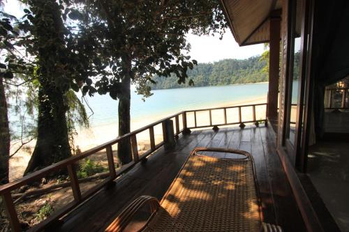 Balcony/terrace, Chomjan Beach Resort in Koh Phayam (Ranong) Balcony/terrace, Chomjan Beach Resort in Koh Phayam (Ranong)