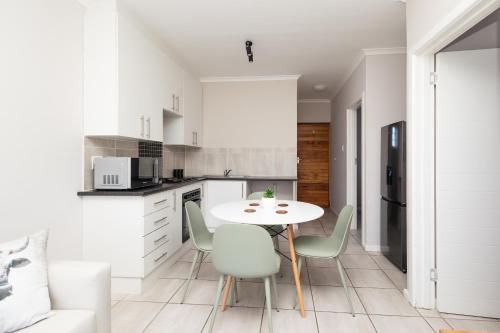 Walmer Sleek Home Away from Home in Greenshields Park Walmer Sleek Home Away from Home in Greenshields Park
