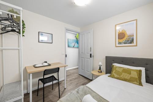 Comfy Private Single Room in Carramar - Nearby Station & Shops - Shared Bathroom in Western Sydney Comfy Private Single Room in Carramar - Nearby Station & Shops - Shared Bathroom in Western Sydney