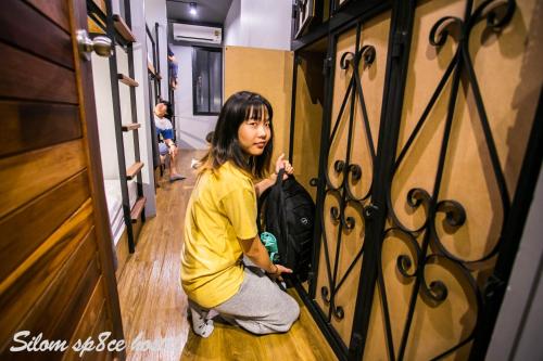 สีลม สเปซ โฮสเทล (Silom SPACE Hostel) near อาคารอื้อจือเหลียง สีลม สเปซ โฮสเทล (Silom SPACE Hostel) near อาคารอื้อจือเหลียง