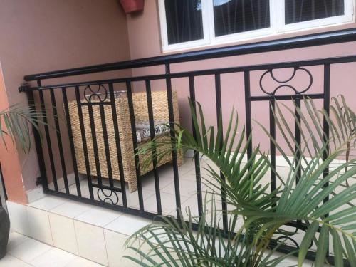 Nice private 3 bedroom holiday home Entebbe Road