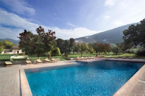 Басейн, Il Borgo della Marmotta in Сполето Басейн, Il Borgo della Marmotta in Сполето