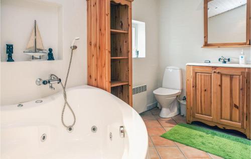 Bathroom, Holiday Home Sletten Hadsund I in Hadsund Bathroom, Holiday Home Sletten Hadsund I in Hadsund