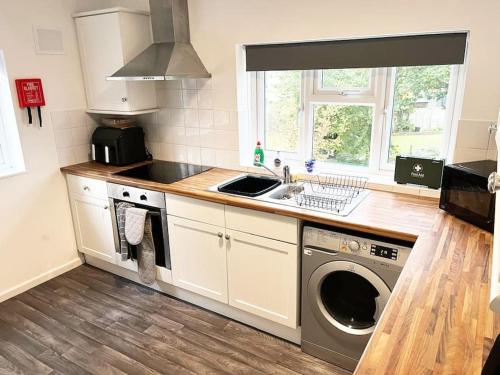 Colchester - 2 Bedroom - Sleeps 6 Guests - Long Term Stays - Business - Contractors - Families in Maypole Colchester - 2 Bedroom - Sleeps 6 Guests - Long Term Stays - Business - Contractors - Families in Maypole