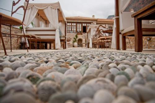 Létesítmények, Archontiko Hatzipanayioti in Leonidion Létesítmények, Archontiko Hatzipanayioti in Leonidion