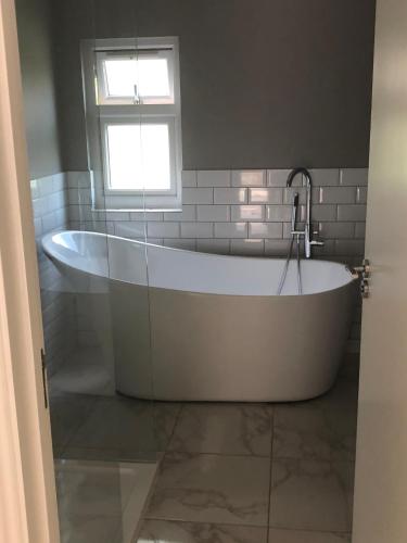 Facilities, Cottage with Heated Indoor Pool&Tennis Court- 2142 in Farnham Facilities, Cottage with Heated Indoor Pool&Tennis Court- 2142 in Farnham