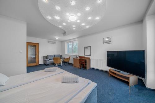 Raketa Residence, restaurant & hotel in ซิลินา Raketa Residence, restaurant & hotel in ซิลินา