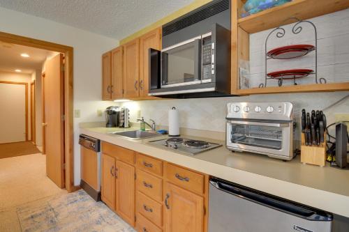 Schuss Mountain Resort Condo Steps to Golf! in Petoskey (MI) Schuss Mountain Resort Condo Steps to Golf! in Petoskey (MI)
