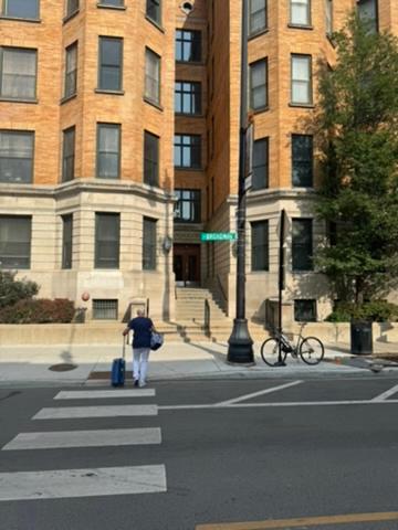 Lakeside Loft - Historic Chicago Condo