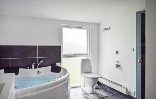 Baño, Three-Bedroom Holiday Home In Juelsminde in Juelsminde Baño, Three-Bedroom Holiday Home In Juelsminde in Juelsminde