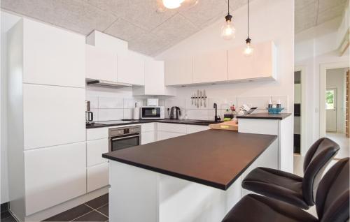 Cocina, Three-Bedroom Holiday Home In Juelsminde in Juelsminde Cocina, Three-Bedroom Holiday Home In Juelsminde in Juelsminde