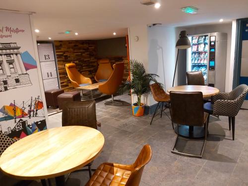 Shared lounge/TV area, St Christopher's Inn Greenwich Hostel in Greenwich Shared lounge/TV area, St Christopher's Inn Greenwich Hostel in Greenwich