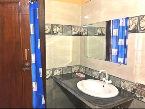 Bathroom, BABAR HOUSE in Faisalabad Bathroom, BABAR HOUSE in Faisalabad