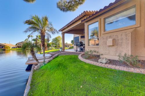 Private Patio and Grill Lakefront Chandler Home in ซันเลค Private Patio and Grill Lakefront Chandler Home in ซันเลค