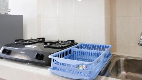 Kitchen, Best Cozy Studio at Puncak Kertajaya By Travelio near Technology Institute of Sepuluh November - ITS Kitchen, Best Cozy Studio at Puncak Kertajaya By Travelio near Technology Institute of Sepuluh November - ITS