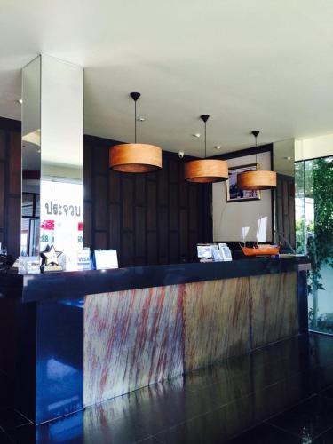 Prachuap Beach Hotel in براشواب خيرى خان Prachuap Beach Hotel in براشواب خيرى خان