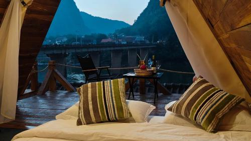 Vedere, Pont Inn Nong Khiaw in Nong Khiaw Vedere, Pont Inn Nong Khiaw in Nong Khiaw