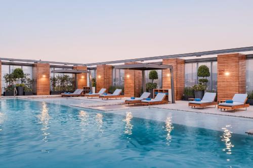 مسبح, Hilton Mexico City Santa Fe in سانتا في ديزرتو دي لوس مسبح, Hilton Mexico City Santa Fe in سانتا في ديزرتو دي لوس