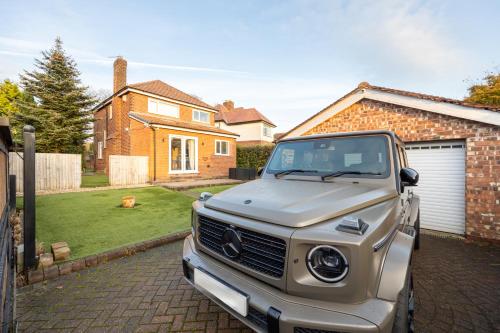 trädgård, Manchester Luxury Home - Hale Barns, Close to Manchester Airport, Cheshire, Altrincham, Sleeps 8-10, in Manchester trädgård, Manchester Luxury Home - Hale Barns, Close to Manchester Airport, Cheshire, Altrincham, Sleeps 8-10, in Manchester