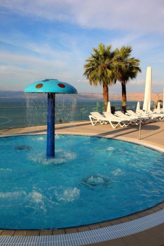בריכת שחיה, מלון גולן (Golan Hotel) in טבריה בריכת שחיה, מלון גולן (Golan Hotel) in טבריה