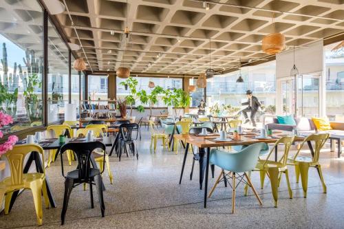 Food and beverages, Comfort Aparthotel Antibes Le Maestria in Trois Moulins Food and beverages, Comfort Aparthotel Antibes Le Maestria in Trois Moulins