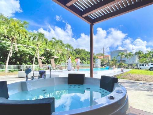 Hot tub, SOLAIZ Ishigaki Island in Kabira Bay Hot tub, SOLAIZ Ishigaki Island in Kabira Bay