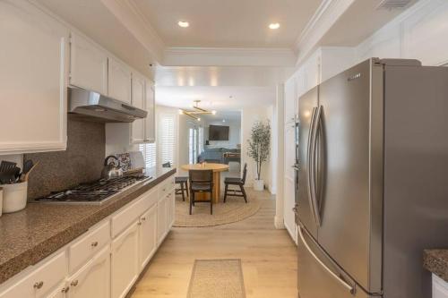 Hilltop Home with Private Pool and Spa in Santa Clarita Hilltop Home with Private Pool and Spa in Santa Clarita